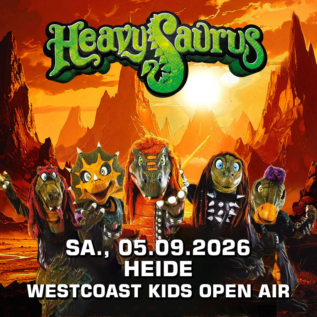 Heavysaurus Konzert in Heide bei Westcoast Kids Open Air, lebendige Szene mit begeistertem Publikum und Band auf der Bühne