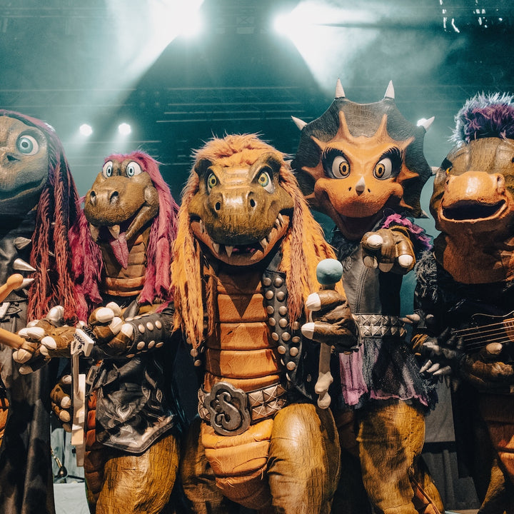 Heavysaurus Konzert in Gensingen, Nahetal-Arena, Live-Event mit Fans, festliche Atmosphäre, Band auf der Bühne, Musikfans jubeln