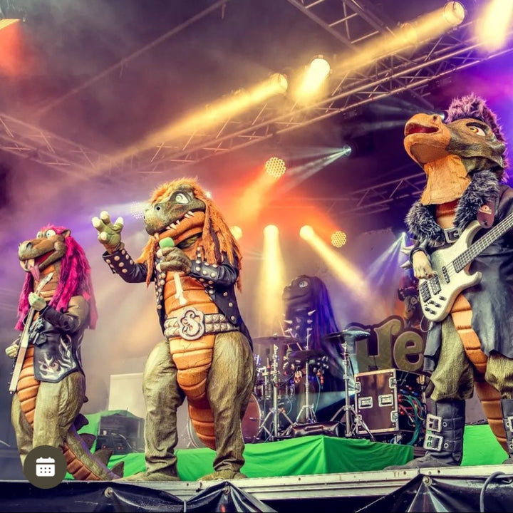 Heavysaurus Konzert in Gensingen, Nahetal-Arena, Veranstaltung mit Fans und Band, Konzertbühne mit Licht- und Tonausstattung